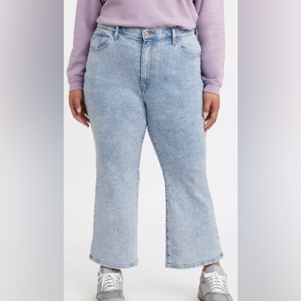 Levi’s High Waisted Crop Flare Size 16W